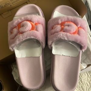 Lilac UGG Laton fur slide size 9 never worn